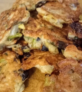 1. Этап. Котлеты из артишока, спаржи и маслин: Повторите этот процесс 3-4 раза до тех пор, пока не кончится тесто. Отложите котлеты в сторону. Приятного аппетита.