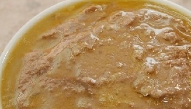 1. Этап. Паштет из куриной печени домашний: Переложите паштет в форму. Немного растопите масло и полейте им сверху.