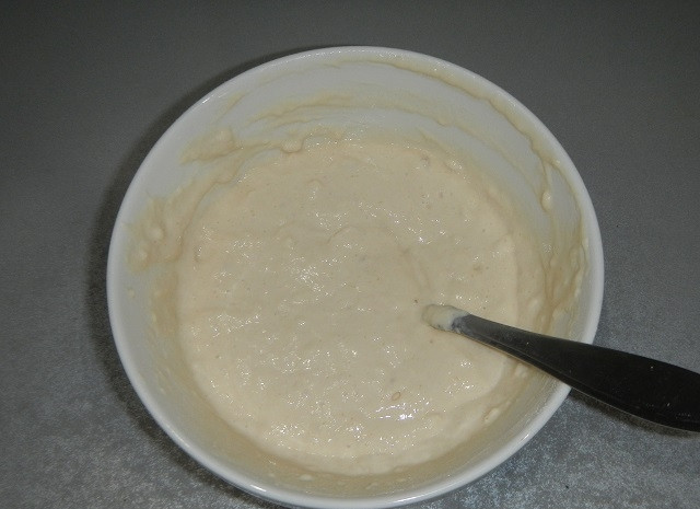 1. Этап. Оладьи на простокваше: Старайтесь, чтобы в тесте не было комочков. Сковородку разогрейте хорошо, но жарить оладьи надо на небольшом огне все же, чтобы не подгорели.