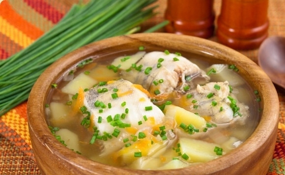 1. Этап. Уха из сома: 9. Уха из сома готова! Теперь выключаем огонь и даем ей настояться 15 минут. При подаче посыпаем мелко нарезанной зеленью. Приятного аппетита!