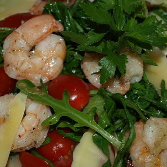 Салат Креветки и руккола
