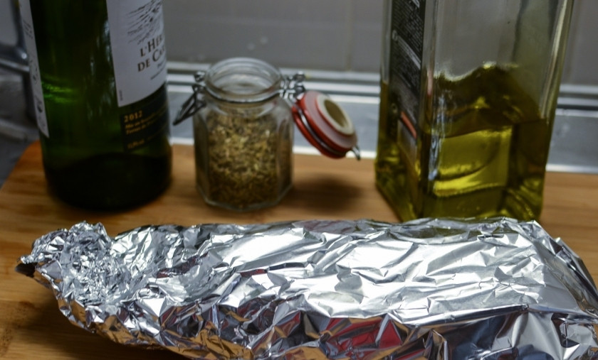 1. Этап. Дорада в духовке в фольге: Заверните её в фольгу и выпекайте в разогретой на 200 градусов духовке 40 минут. Если в открытой фольге - 25-30 минут. Ваша рыба Дорада получится очень вкусной и нежной.