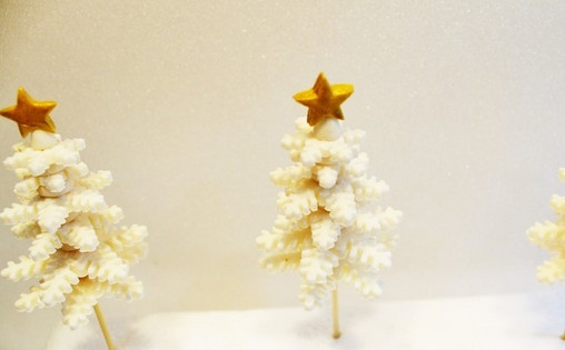 1. Этап. Мини-тортики из мастики: 11. И собрать елочки для украшения.