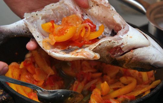 1. Этап. Дорада с овощами: Получившейся овощной смесью начиняем нашу рыбку.