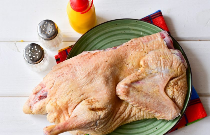 1. Этап. Утка с майонезом в духовке: Подготовьте ингредиенты.