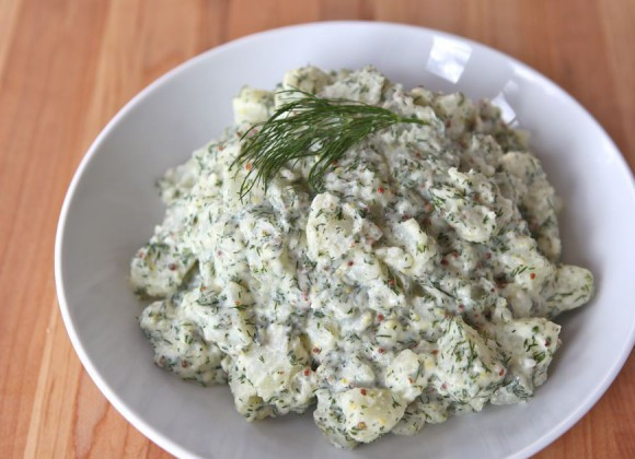 1. Этап. Картофельный салат с укропом: Салат охладить полчаса в холодильнике и подать холодным. Приятного аппетита!