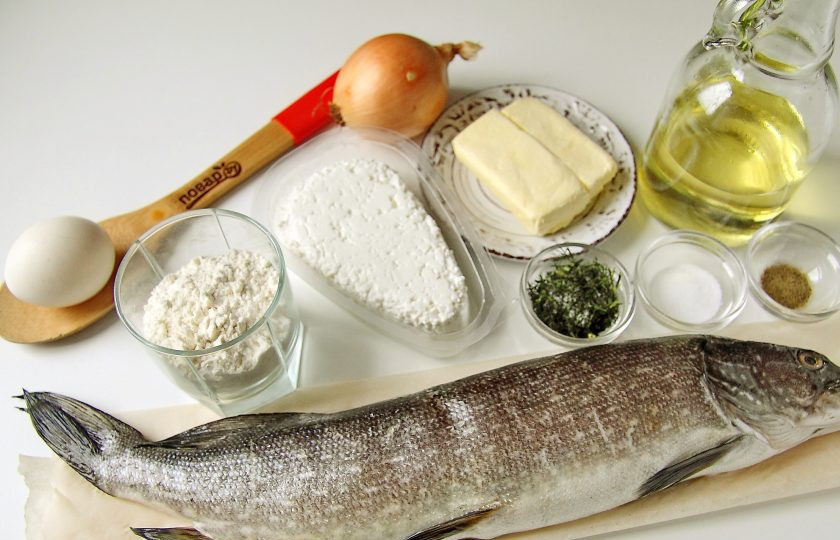 1. Этап. Котлеты из щуки с творогом: Подготовьте все ингредиенты.