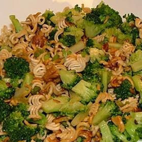 Салат с пеканом и брокколи