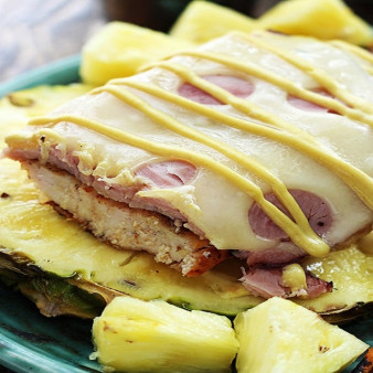 Куриные медальоны с ананасом и сыром