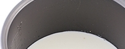 1. Этап. Пшенная каша (в мультиварке): Залейте пшено молоком. Добавьте сахар, сливочное масло и соль.