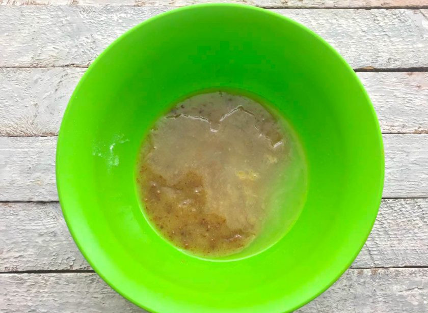 1. Этап. Овсяное печенье на сливочном масле: Добавьте воду.