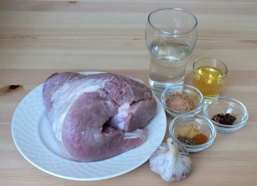 1. Этап. Буженина в рукаве в мультиварке: Подготовьте необходимые ингредиенты.