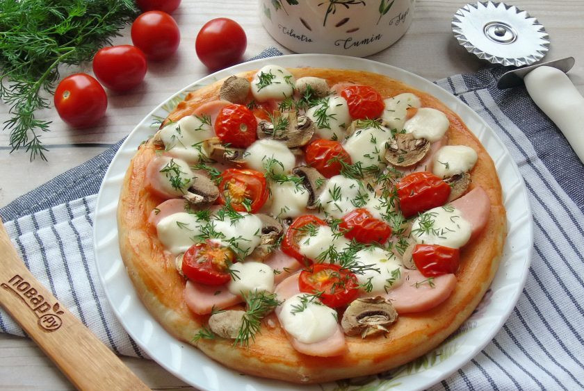 1. Этап. Пицца с ветчиной и грибами: Пицца с ветчиной и грибами готова. Подавайте к столу в горячем виде.