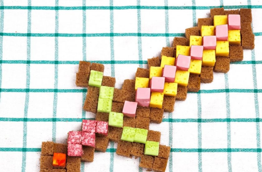 1. Этап. Съедобный золотой меч из Майнкрафта: 4. Подавать такой меч можно с соусом. Приятного аппетита!