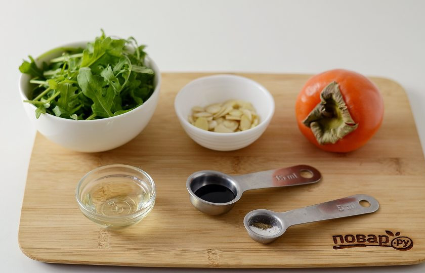 1. Этап. Салат с хурмой: Подготовьте все ингредиенты.