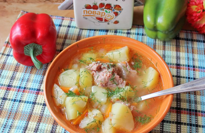 1. Этап. Шурпа из тушенки: Сытный, вкусный и ароматный суп подавайте на обед.