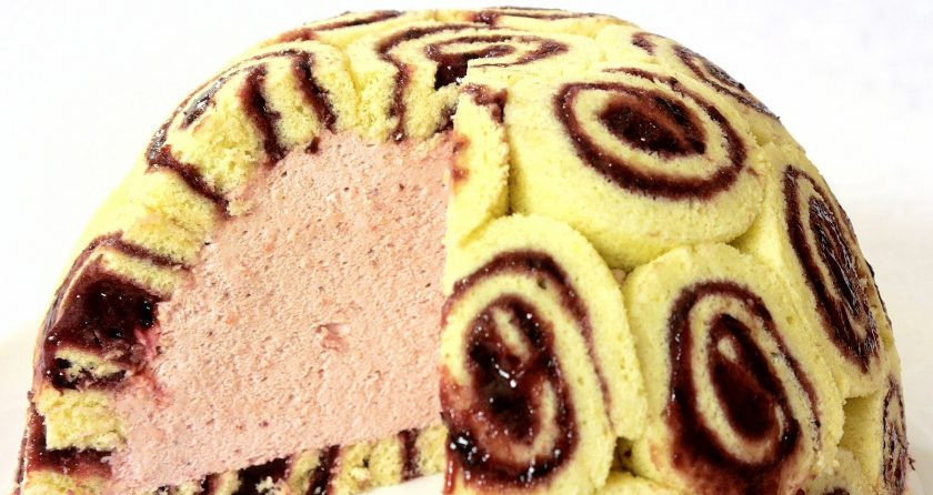 1. Этап. Торт Шарлотта: 7. Накройте миску пищевой пленкой и отправьте в холодильник на 5-6 часов до полного застывания. Перенесите торт на блюдо. Приятного аппетита!