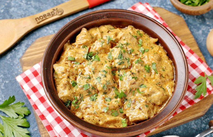 1. Этап. Тушёная свинина в сметанно-горчичном соусе: Тушёная свинина в сметанно-горчичном соусе готова. Приятного аппетита!