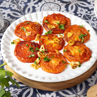 Помидоры на сковороде с чесноком жареные