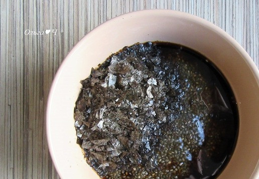 1. Этап. Веррины Тунец и чиа: Добавьте нори к смеси чиа, влейте соевый соус и масло, добавьте щепотку соли по вкусу.