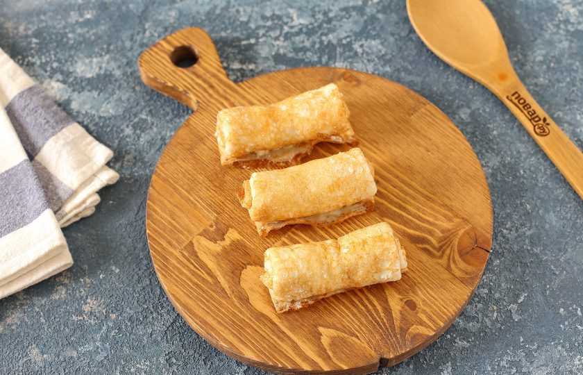 1. Этап. Налистники без муки: Повторите процедуру, пока не кончатся все блинчики или начинка.