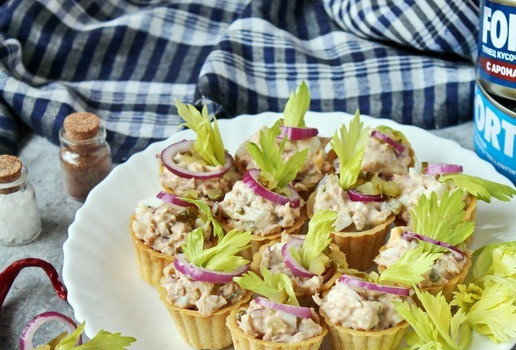 1. Этап. Тарталетки с тунцом и огурцом: Приятного аппетита.