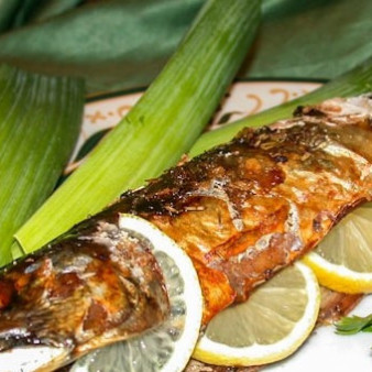 Скумбрия в духовке с лимоном