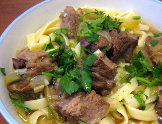 1. Этап. Лагман из говядины по-узбекски: Перед подачей на стол добавляем в суп лапшу, чуть разогреваем. Приятного аппетита!