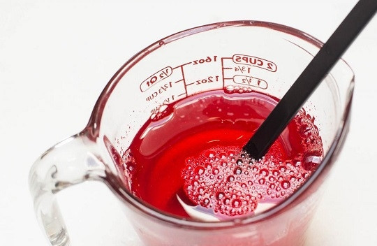 1. Этап. Творожно-желейный торт: 5. Разведите водой вторую половину желе.