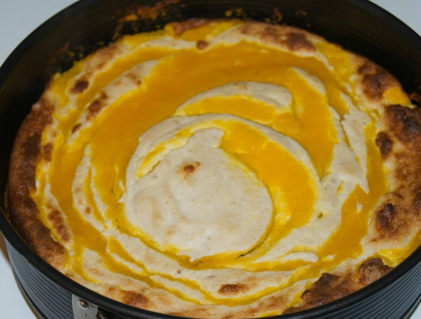 1. Этап. Запеканка из тыквы с творогом в духовке: Готовьте запеканку при 200 градусах 1 час. Потом выключите духовку и дайте минут 20 запеканке остыть в закрытой духовке.