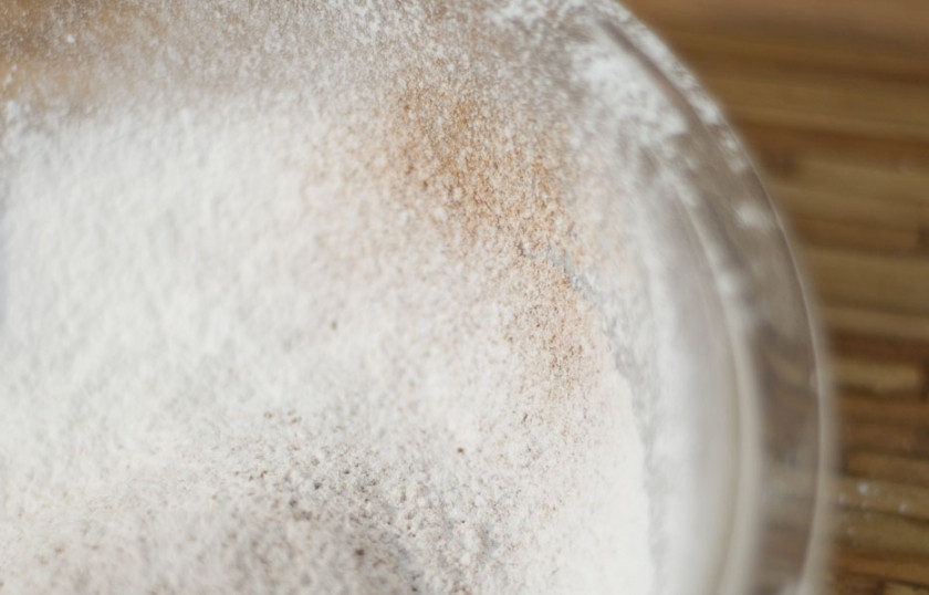 1. Этап. Печенье без глютена: Сначала смешайте все сухие ингредиенты.