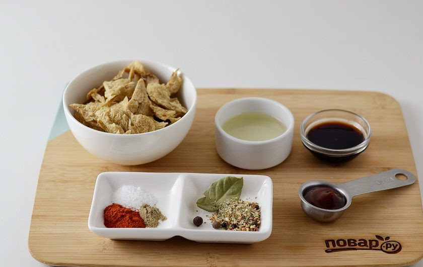 1. Этап. Соевое мясо: Подготовьте все ингредиенты.