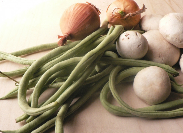 1. Этап. Тушеные грибы с овощами: 1. Если хотите употреблять здоровую пищу, приготовьте тушеные грибы с овощами. Это блюда очень легкое, вкусное и содержит минимальное количество калорий.