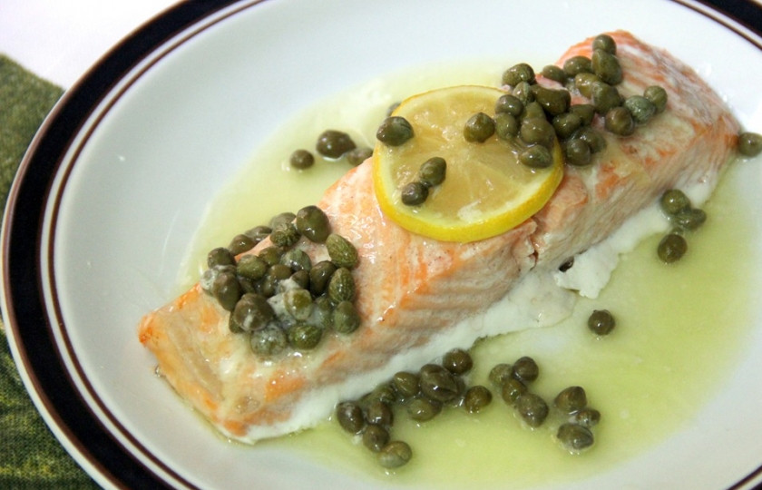 1. Этап. Запеченный лосось под соусом: 4. При подаче готовый кусочек поливаем соусом. Приятного аппетита!