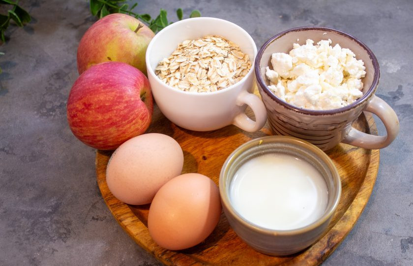 1. Этап. Яблочный пирог без муки и сахара: Подготовьте необходимые продукты для приготовления яблочного пирога без муки и сахара.