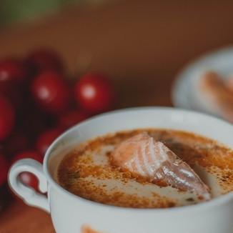 Сливочная уха из семги