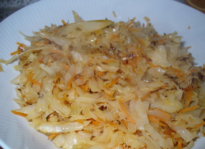 1. Этап. Печеные пирожки с картошкой: Капусту можете потушить или обжарить с луком до золотистого цвета.