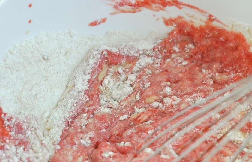 1. Этап. Пончики с сахарной пудрой: 1. Рецепт очень простой, все, кроме масла, поместим в блендер и взобьем до однородности.