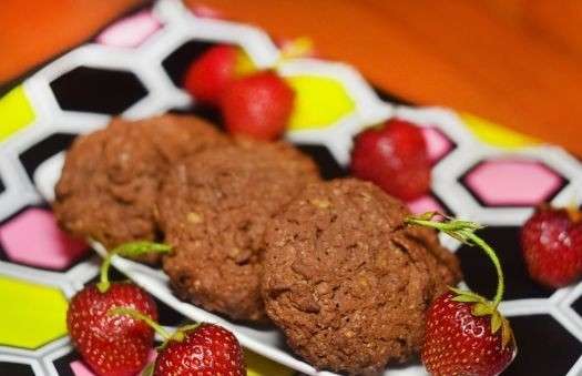 1. Этап. Печенье со злаками: 7. Отправляю противень в заранее разогретый до 180-200 градусов духовой шкаф на 12 минут. Готовое ароматное злаковое печенье я немного остужаю и подаю к столу.