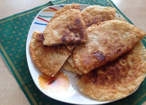 1. Этап. Чебуреки из слоеного теста: И наслаждаемся :)