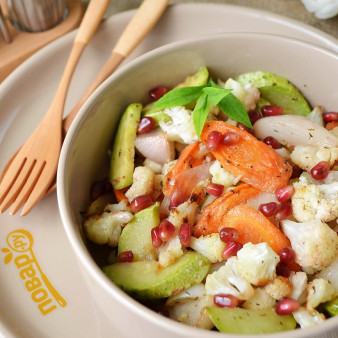 Салат с жареными овощами и гранатом