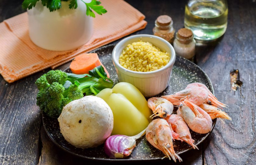 1. Этап. Булгур с овощами и креветками: Подготовьте все ингредиенты.