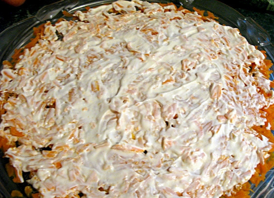 1. Этап. Салат Птичка: Теперь слоями выкладываем салат 