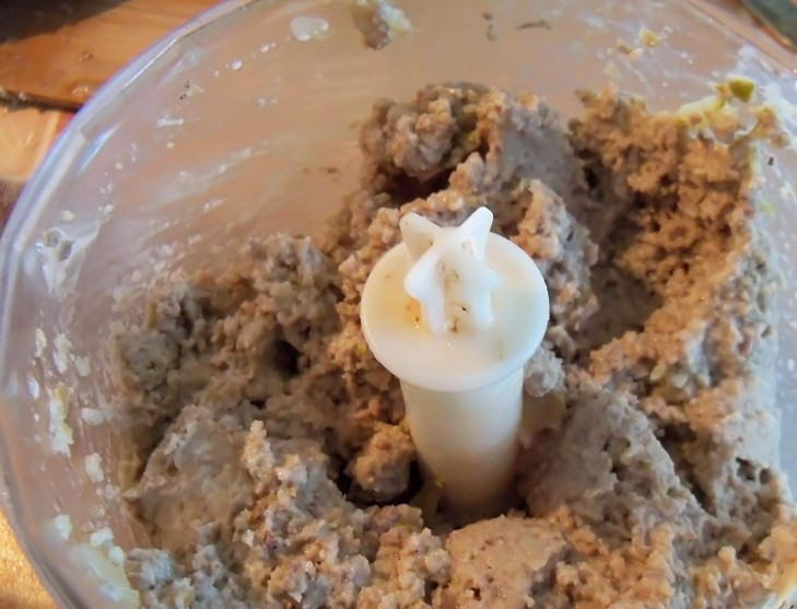 1. Этап. Вкусные бутерброды: Добавьте майонез и измельчите в паштет.