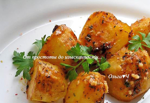 1. Этап. Картофель в томатно-соевом соусе: Разложите картофель по тарелкам, украсьте зеленью и подавайте.