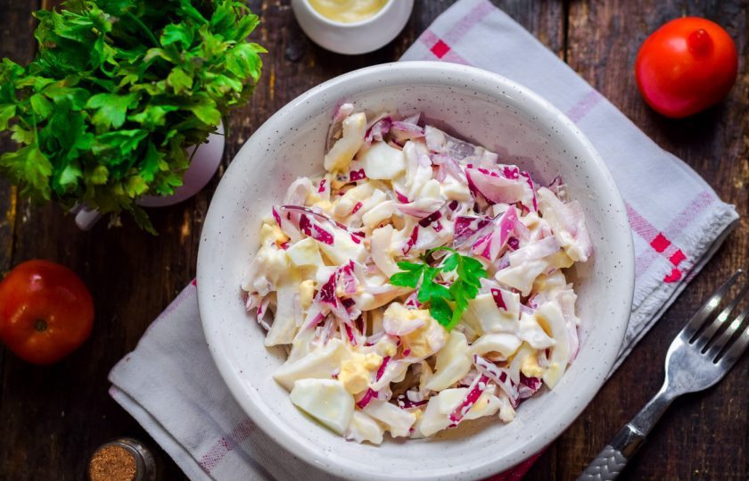 1. Этап. Салат из кальмаров с маринованным луком: Приятного аппетита!