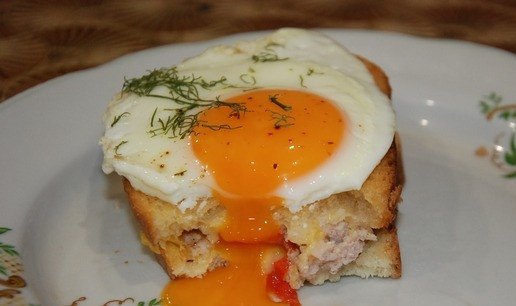 1. Этап. Горячий бутерброд По-деревенски: Приятного аппетита. Это очень сытно, просто и вкусно.