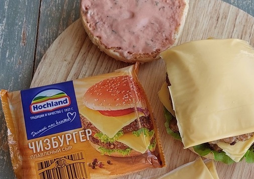 1. Этап. Двойной мясной бургер с карамелизированным луком: И снова сыр.