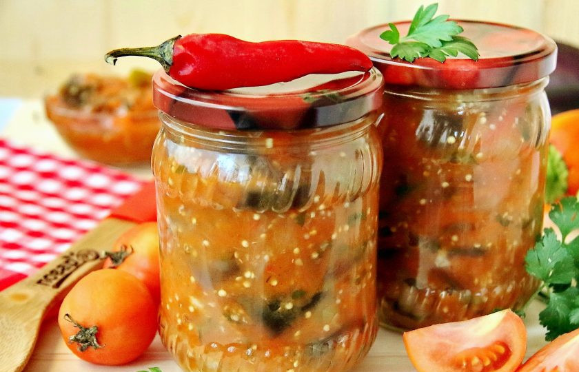 1. Этап. Салат Бакат: У меня из указанного количества вышло две баночки по 500 мл и еще немного осталось на пробу. Удачных заготовок!