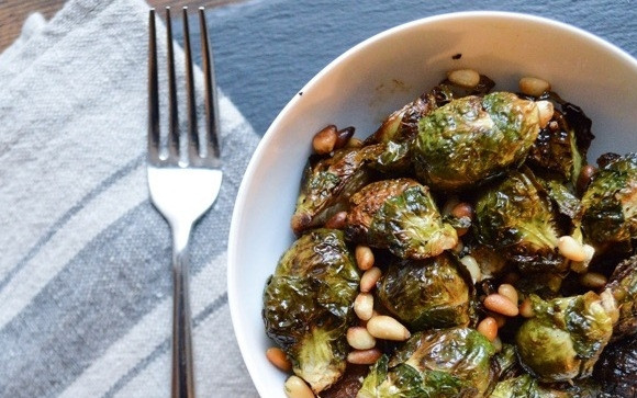 1. Этап. Брюссельская капуста с кедровыми орехами: 3. Подавайте горячим, посыпав кедровым орехом. Приятного аппетита!